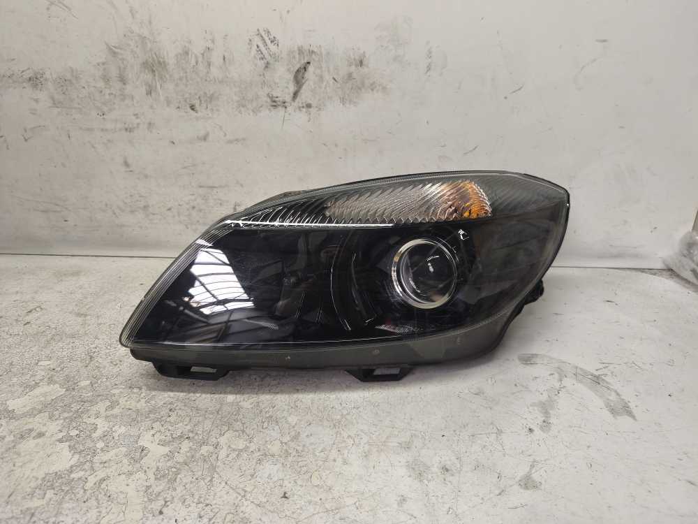 PHARE GAUCHE SKODA - Vue 1